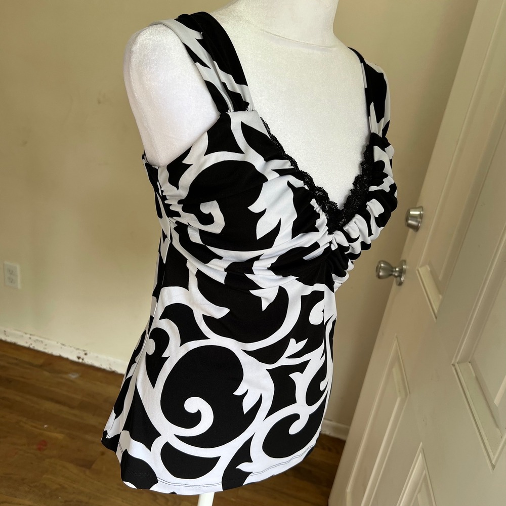 White House Black Market Black White Scroll Print Lace Trim Ruched Top M y2k‎ - Picture 7 of 8